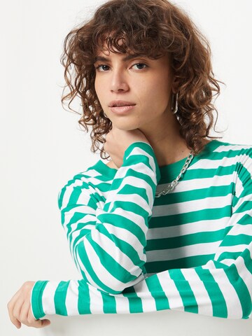 Monki - Camiseta en verde