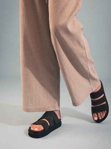 nae Vegan Shoes Sandály 'TONGA' – černá