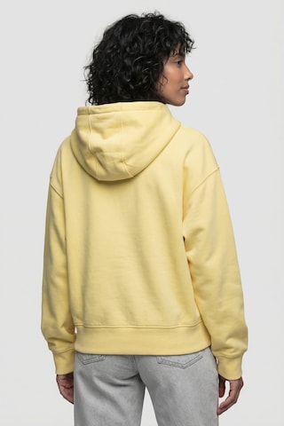 Felpa 'DanyaAK A' di alife & kickin in giallo