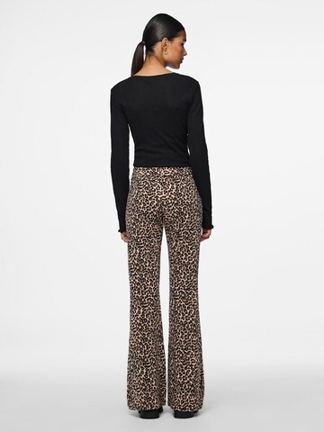 évasé Pantalon 'PCGEORGINA' PIECES en marron
