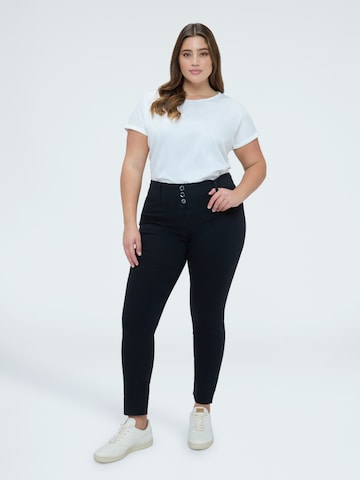 Fiorella Rubino Skinny Jeans in Black: front