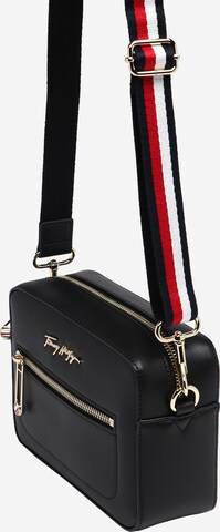 TOMMY HILFIGER Umhängetasche in Schwarz