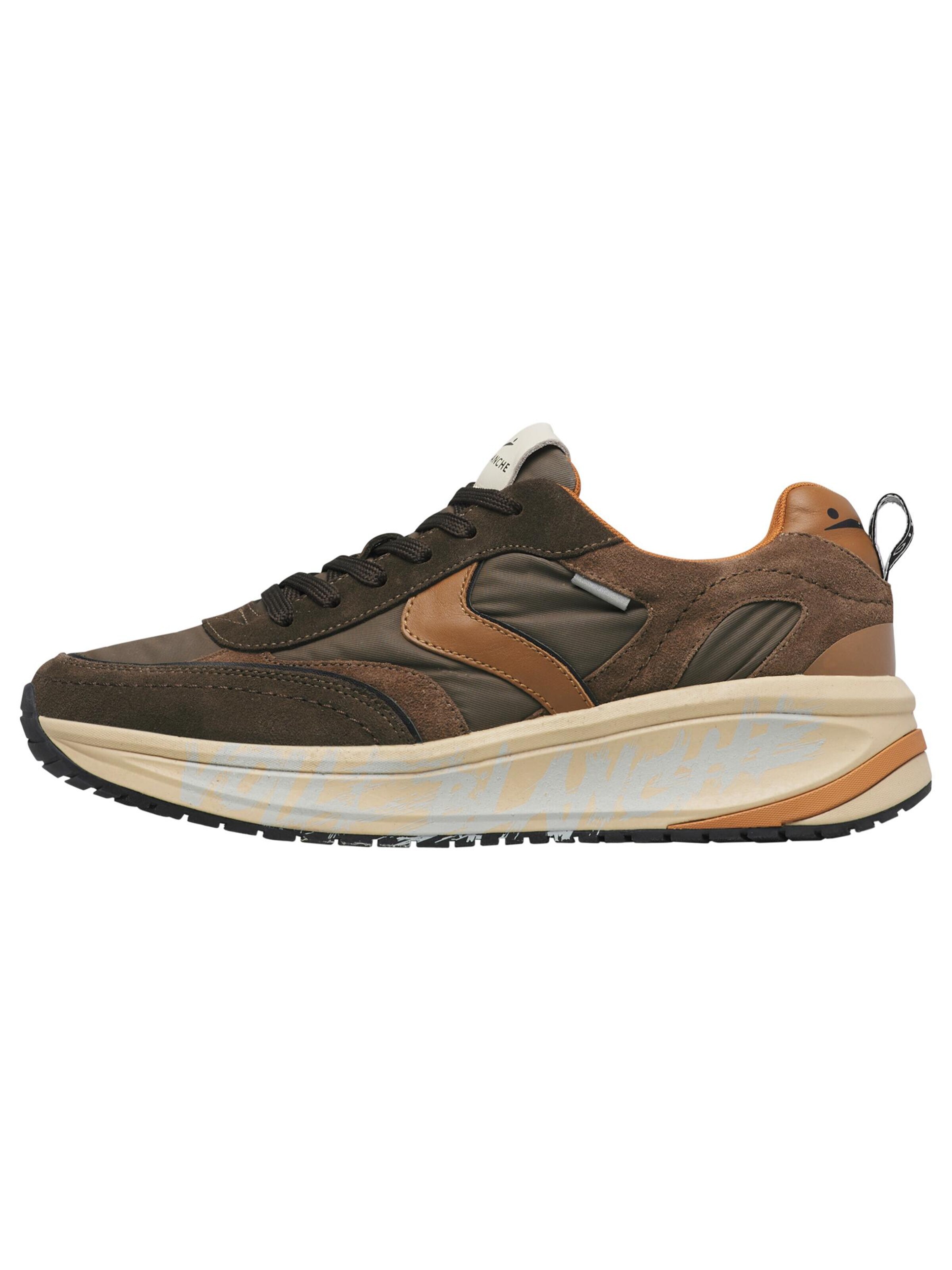 Baskets basses 'CLUB24.' Voile blanche en marron : devant