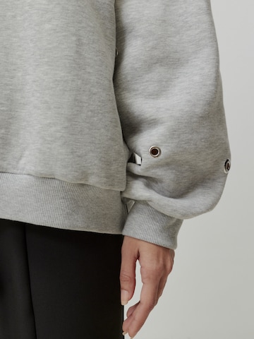 EDITED Sweatshirt 'Ylva' i grå