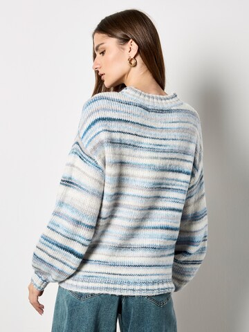 Apricot Sweater ' ' in Blue