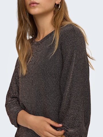 ONLY - Camiseta 'ONLCAROL' en marrón