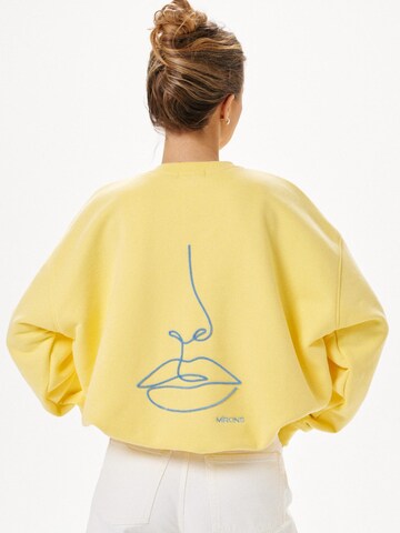 Felpa 'Line Kiss' di MIRONS in giallo