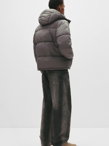 Pull&Bear Välikausitakki värissä harmaa