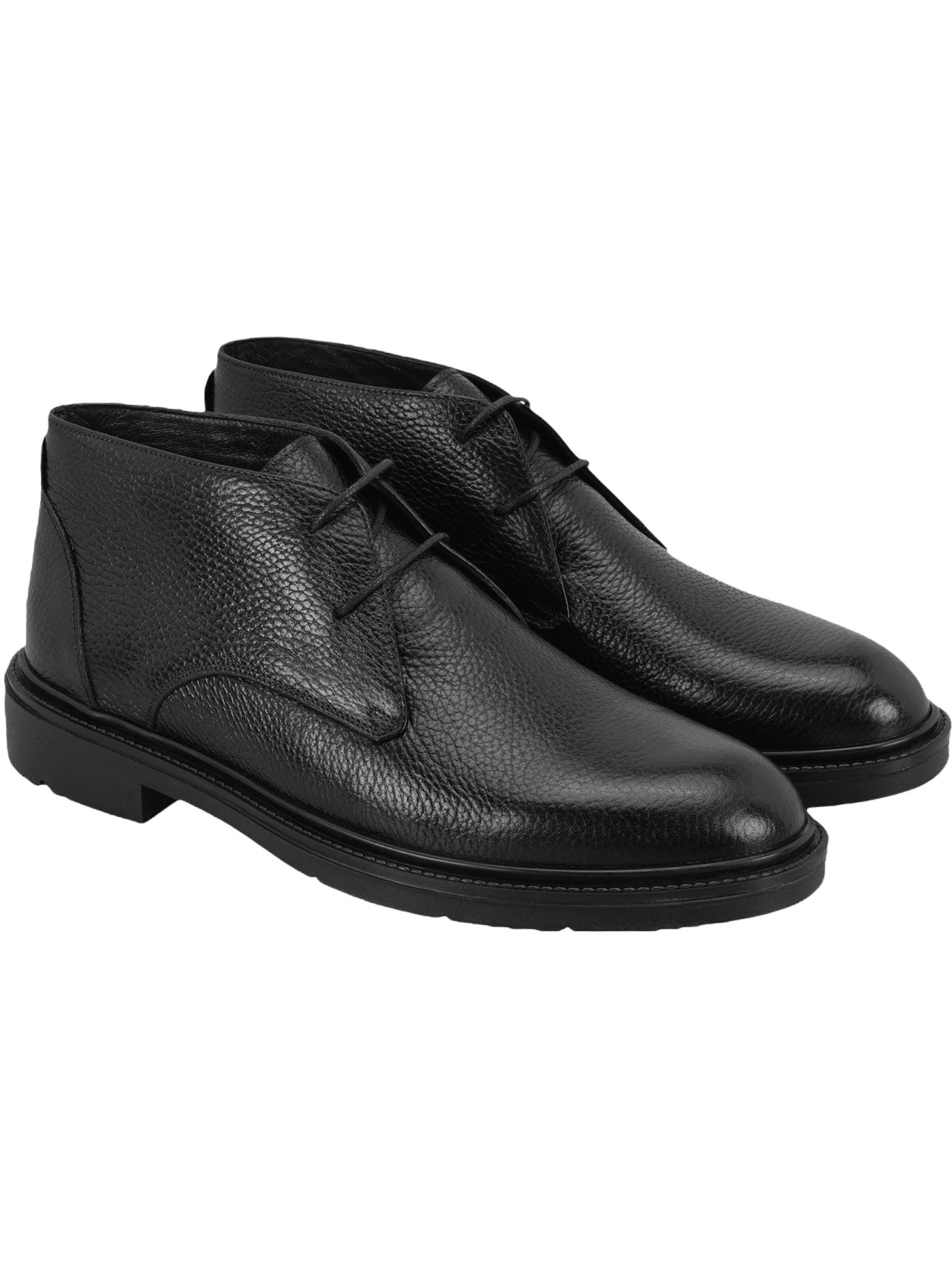 Desa Chukka boots 'Spitze' in Black