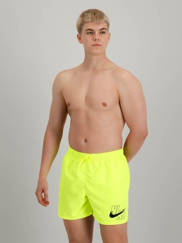 Nike Swim regular Σορτσάκι-μαγιό σε κίτρινο: μπροστά