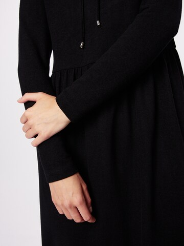 Robe 'Svenja' ABOUT YOU en noir