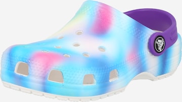 Pantofi deschiși de la Crocs pe mai multe culori: față