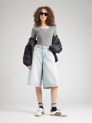 ADIDAS ORIGINALS Košeľové body 'Essentials' - Sivá