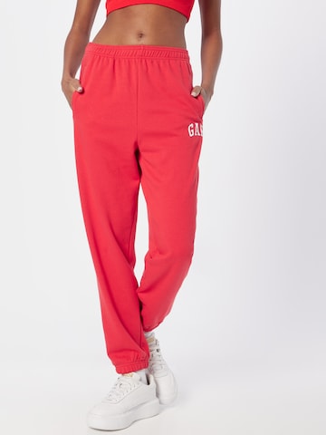 Tapered Pantaloni di GAP in rosso: frontale