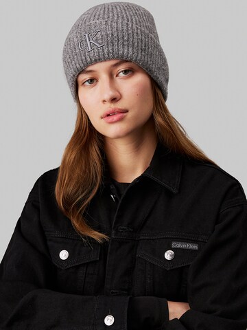 Calvin Klein Jeans Beanie in Grey: front
