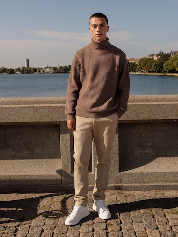 DAN FOX APPAREL Sweater 'Georg' in Brown