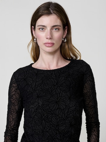 Tricou de la KOROSHI pe negru