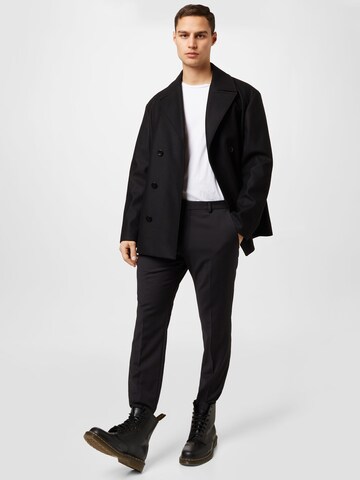 Calvin Klein Преходно палто в черно