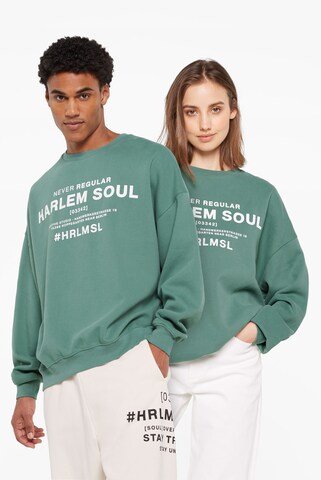 Harlem Soul DR-AKE Sweatshirt Unisex in Grün: predná strana