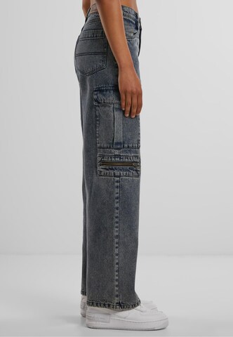 Urban Classics Loose fit Cargo jeans in Grey