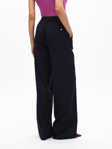 regular Pantaloni di Lola Casademunt in blu