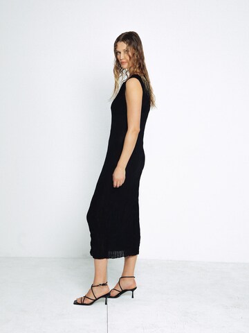 Robe 'Jane' ABOUT YOU x Toni Garrn en noir