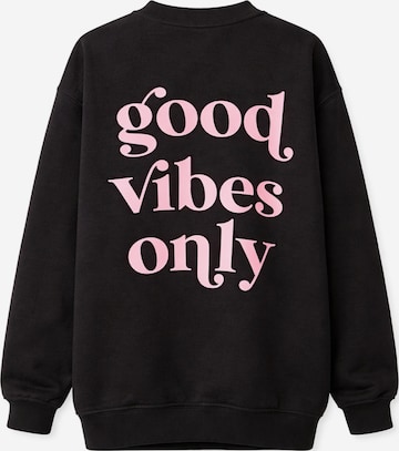 Worldclassca Sweatshirt in Black: front