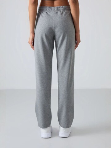 Tommy Life Regular Sportbroek in Grijs