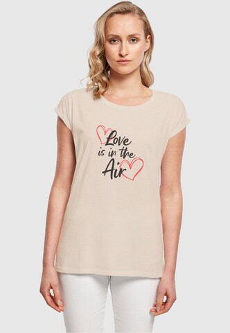 Merchcode T-Shirt 'Valentines Day - Love is in the Air' in Beige: predná strana