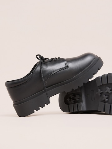 Chaussure basse Lipsy en noir