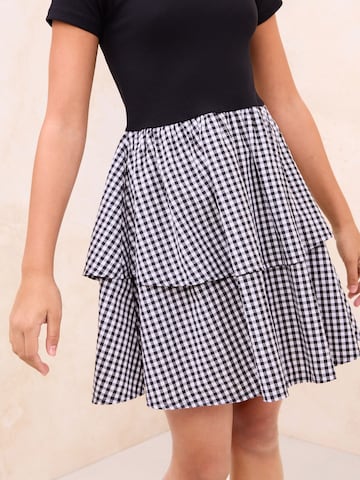 Lipsy Šaty – černá