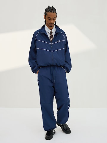 Bershka Prehodna jakna | modra barva