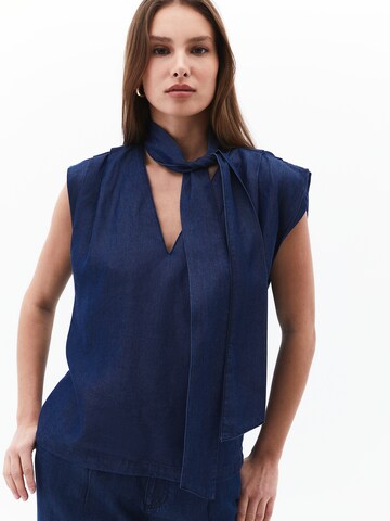 OXXO Blouse in Blue: front