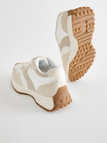 Baskets Next en blanc