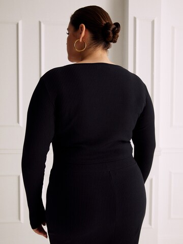 Guido Maria Kretschmer Curvy Shirt 'Panthea' in Black