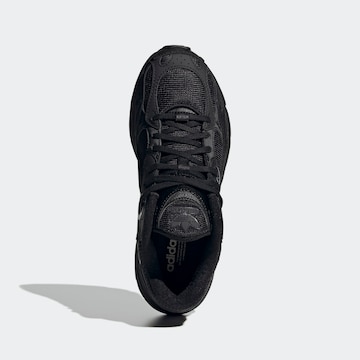 juoda ADIDAS ORIGINALS Sportbačiai be auliuko 'Astir'