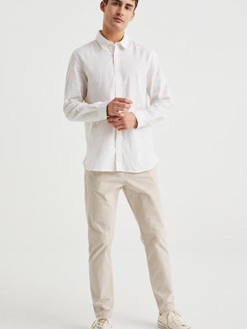 WE Fashion Přiléhavý střih Košile – bílá