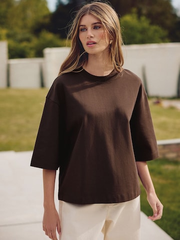 Next - Camiseta 'N. Premium' en marrón: frente