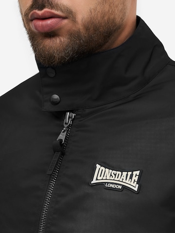 LONSDALE - Chaqueta de entretiempo 'Akeld' en negro