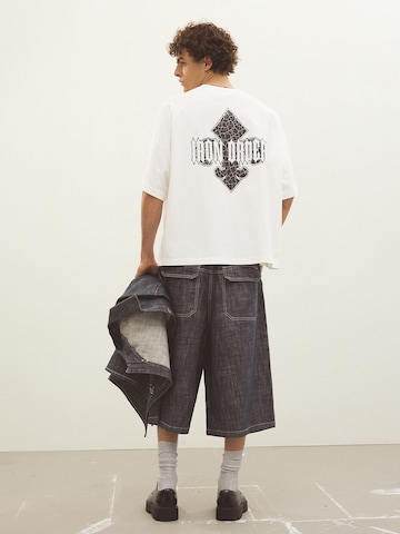 Tricou 'IRON SAINTS' de la Bershka pe alb