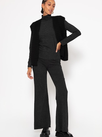 SASSYCLASSY Flared Hose in Grau