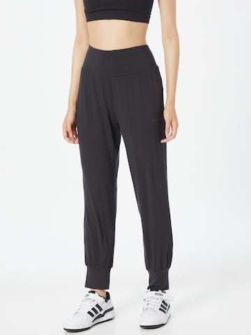 Hummel Tapered Workout Pants 'Fiona' in Black: front