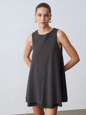 Dilvin - Vestido 'Mini' em cinzento