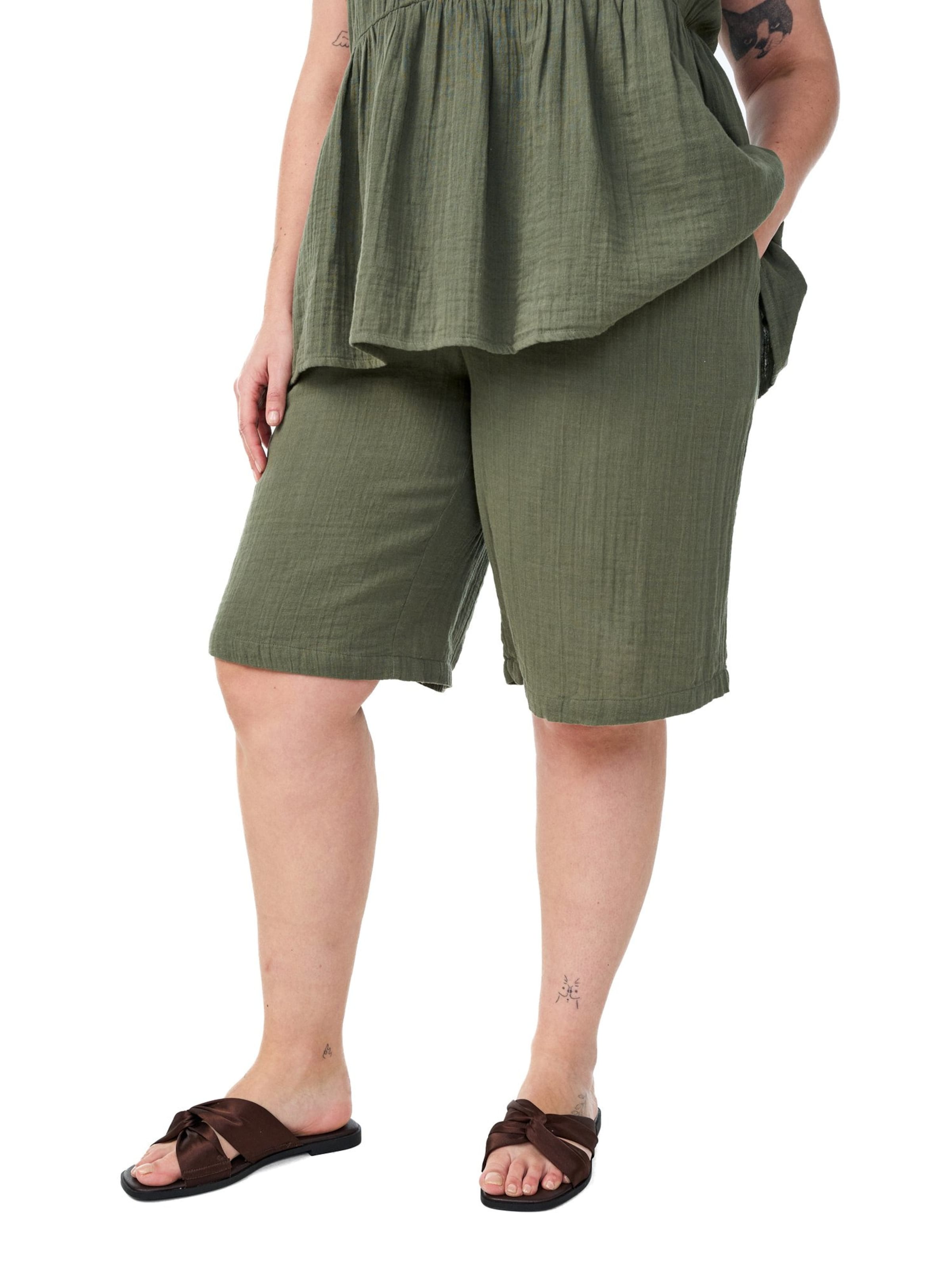 Zizzi Loosefit Shorts 'Ivu' in Grün: Vorderseite