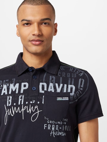 CAMP DAVID Bluser & t-shirts i blå