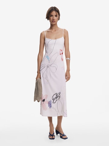 Rochie de la Desigual pe alb