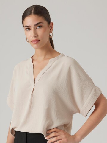 VERO MODA - Blusa 'INGE' em cinzento