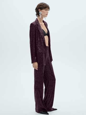 Evazați Pantaloni 'Xjupiter' de la MANGO pe roșu