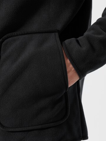 YOUTHUP Between-Season Jacket in Black