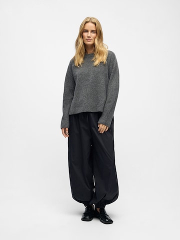 OBJECT Pullover i grå